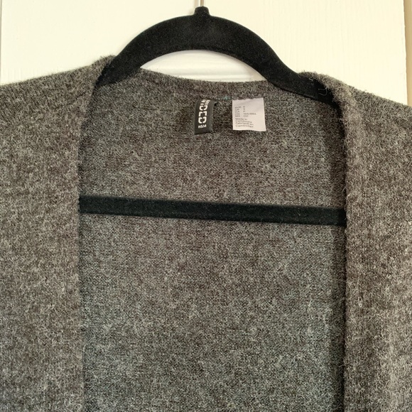 SOLD❗️🌻 Grey Cardigan - Picture 4 of 4